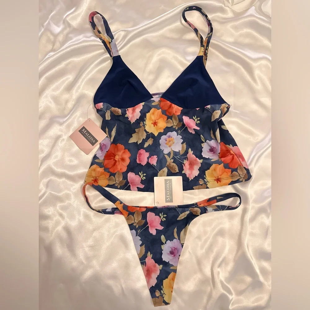 La Perla Malizia Floral Set with Navy and Multicolor Design